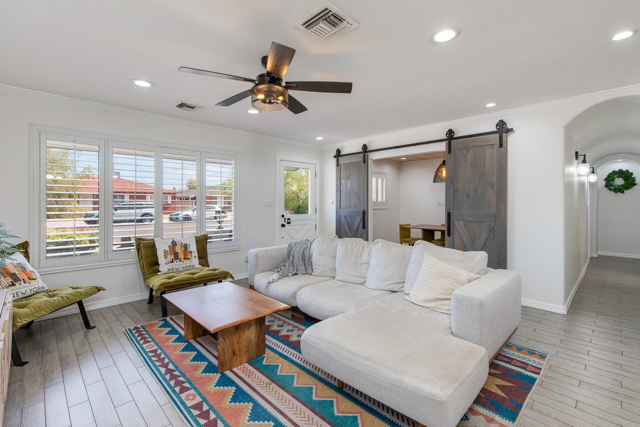 8043 E Clarendon Ave