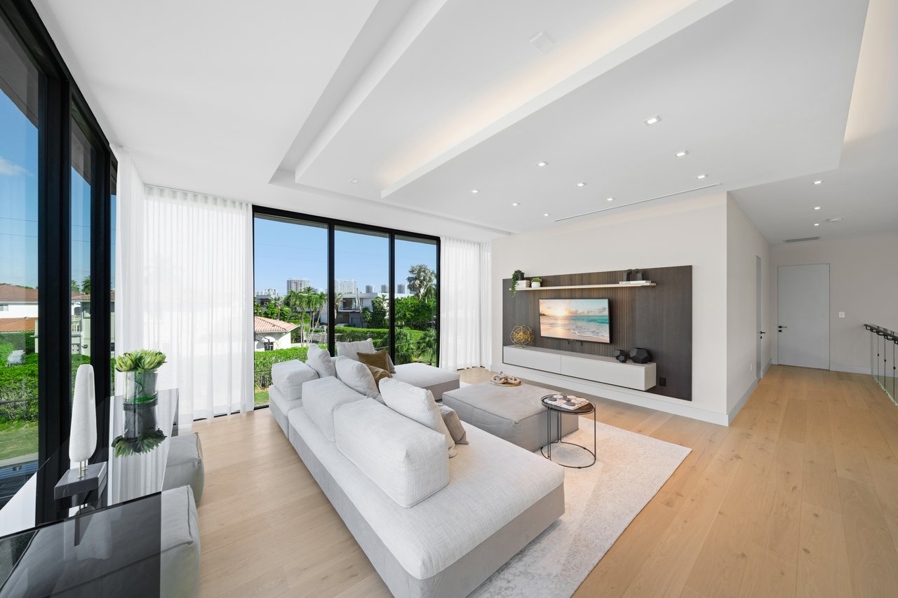 2950 NE 164th Street