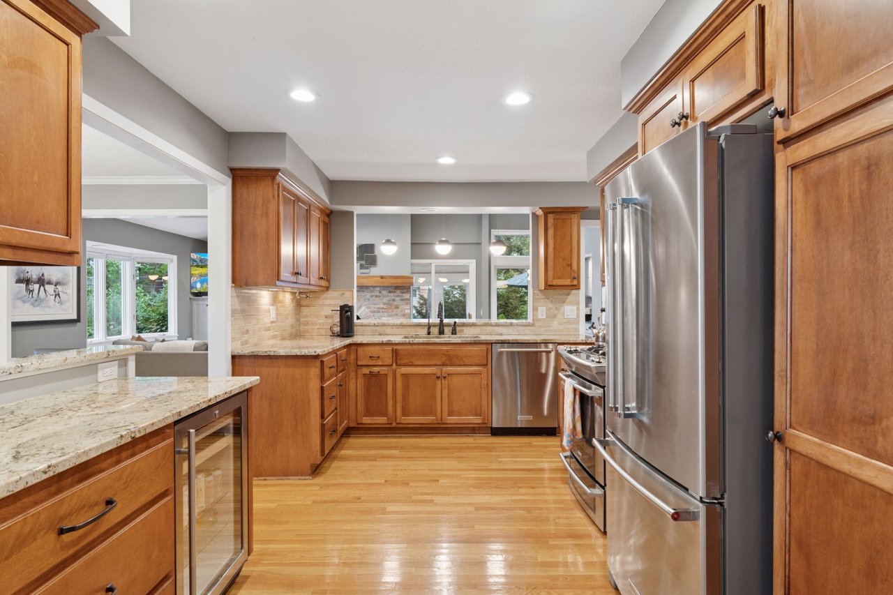 *PENDING* 4516 Vandervork Ave, Edina