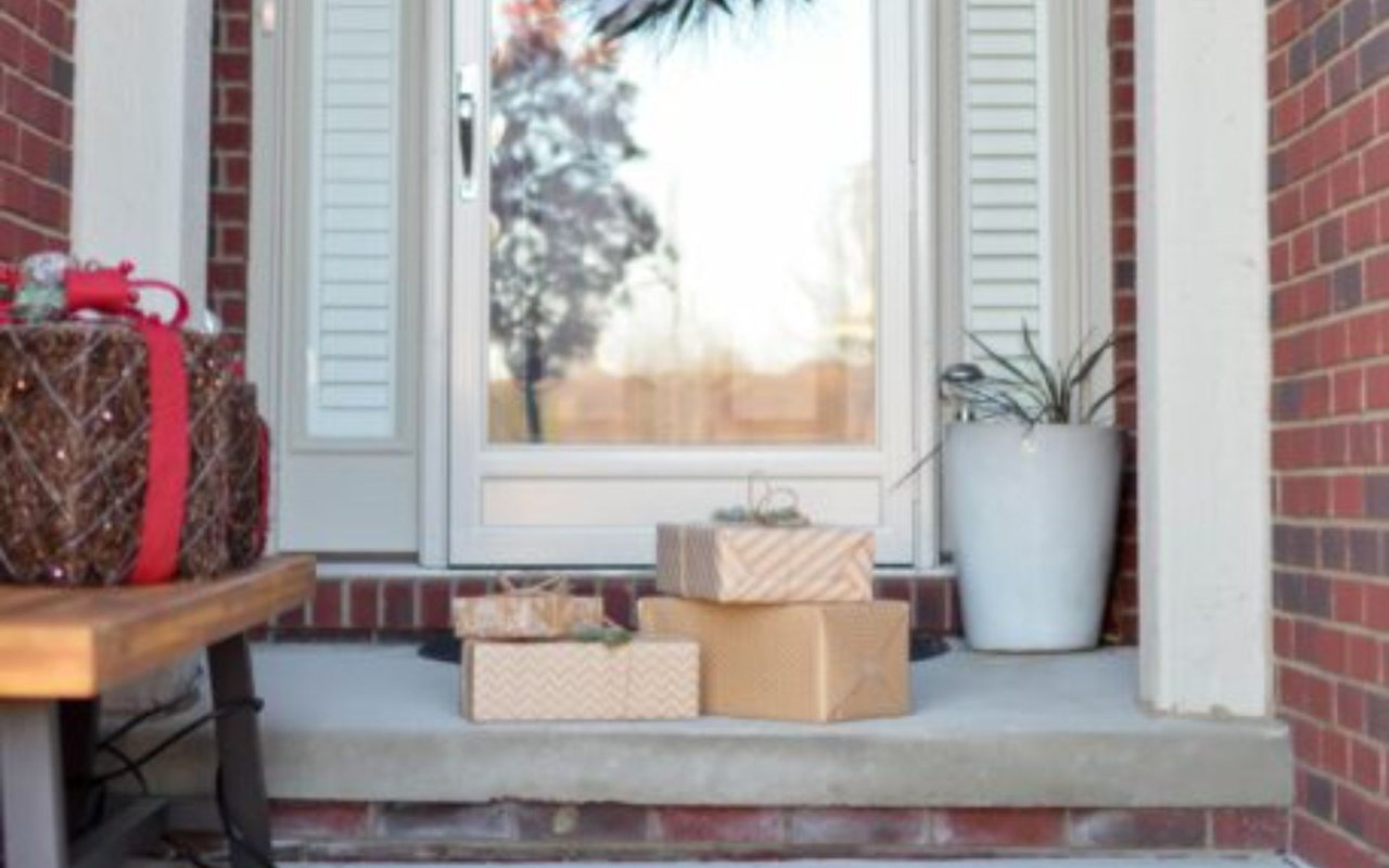 5 Tips for Decorating Your On-The-Market Home