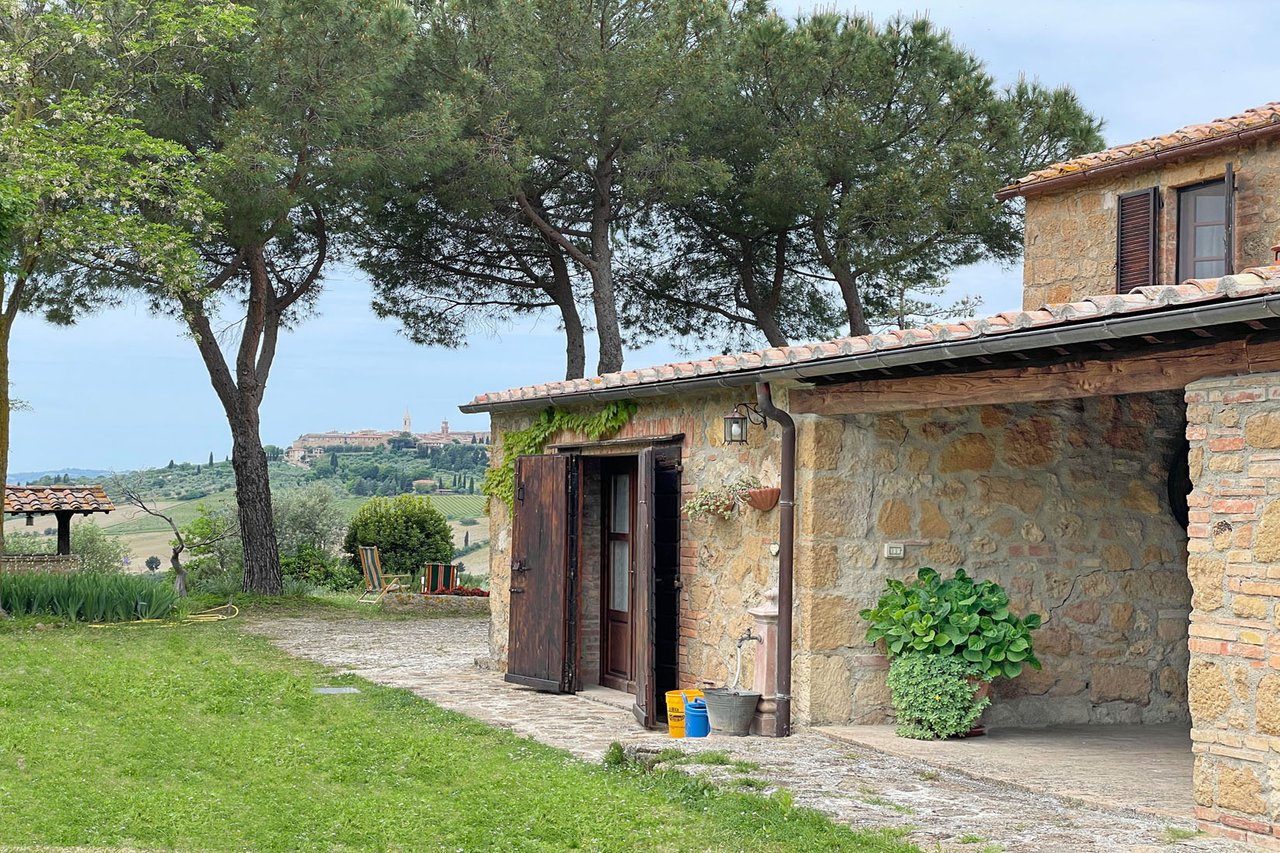 UNA FINESTRA SU PIENZA