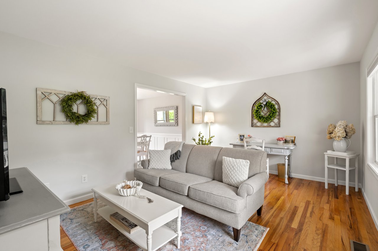 6 Lee Circle