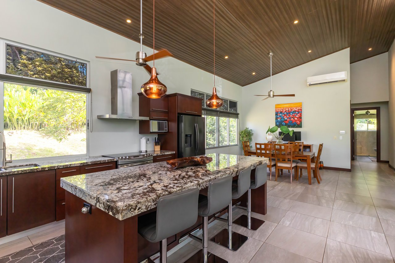 Casa del Lago, 2 bdrm + Private apartment near Quepos