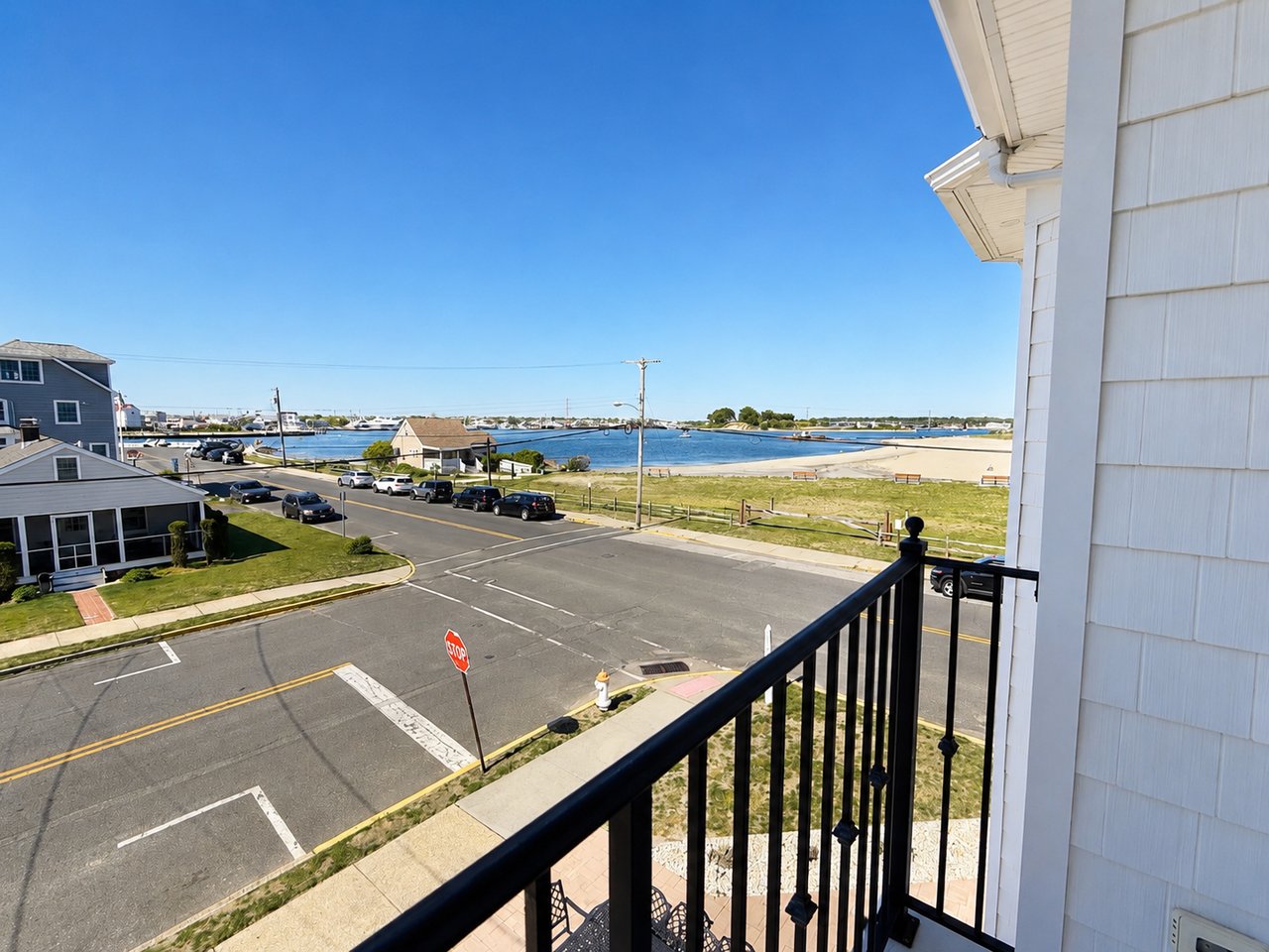 Beautiful Seashore Home with Amazing Views 