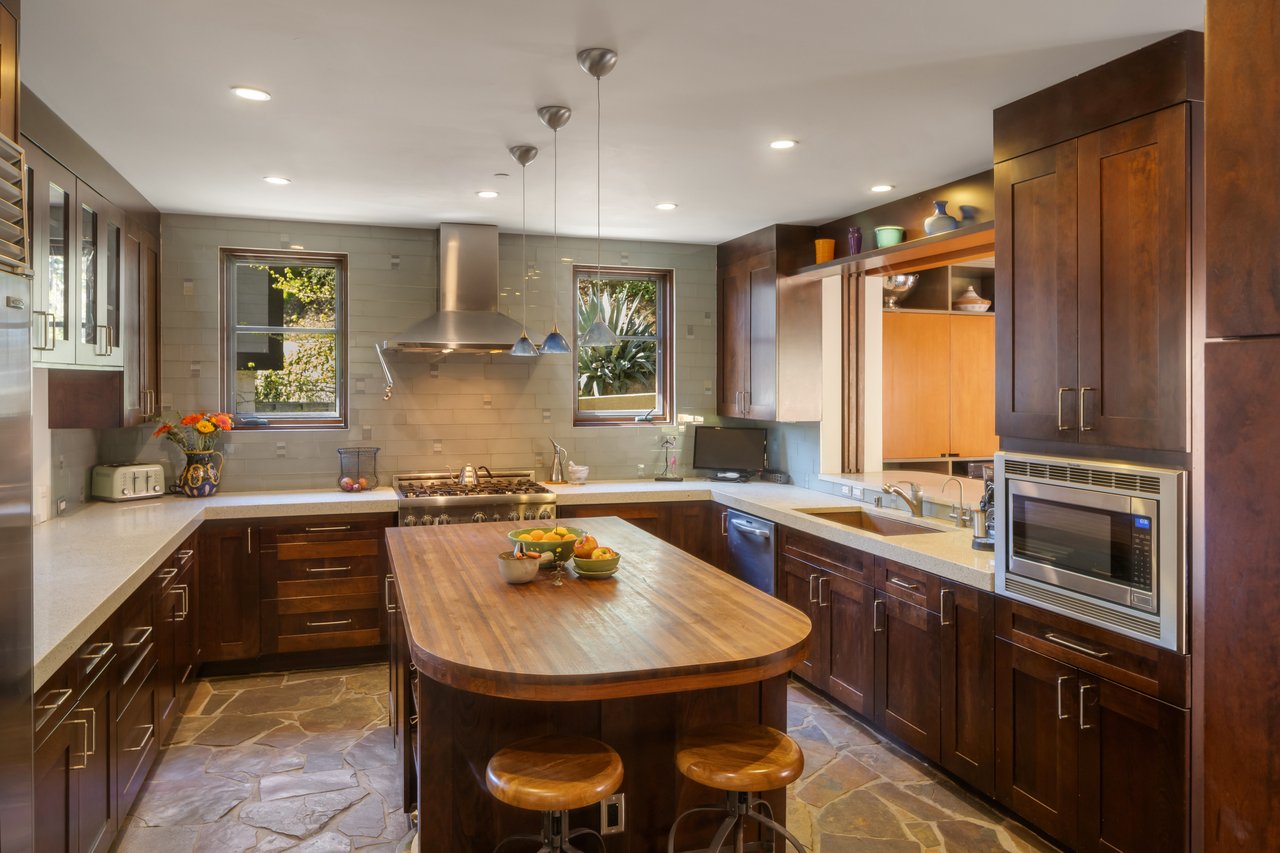 2669 Harlesden Ct, Hollywood Hills