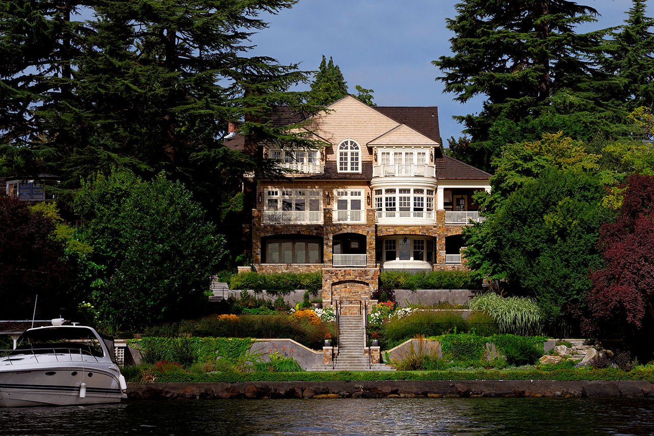 3018 E Laurelhurst Dr NE