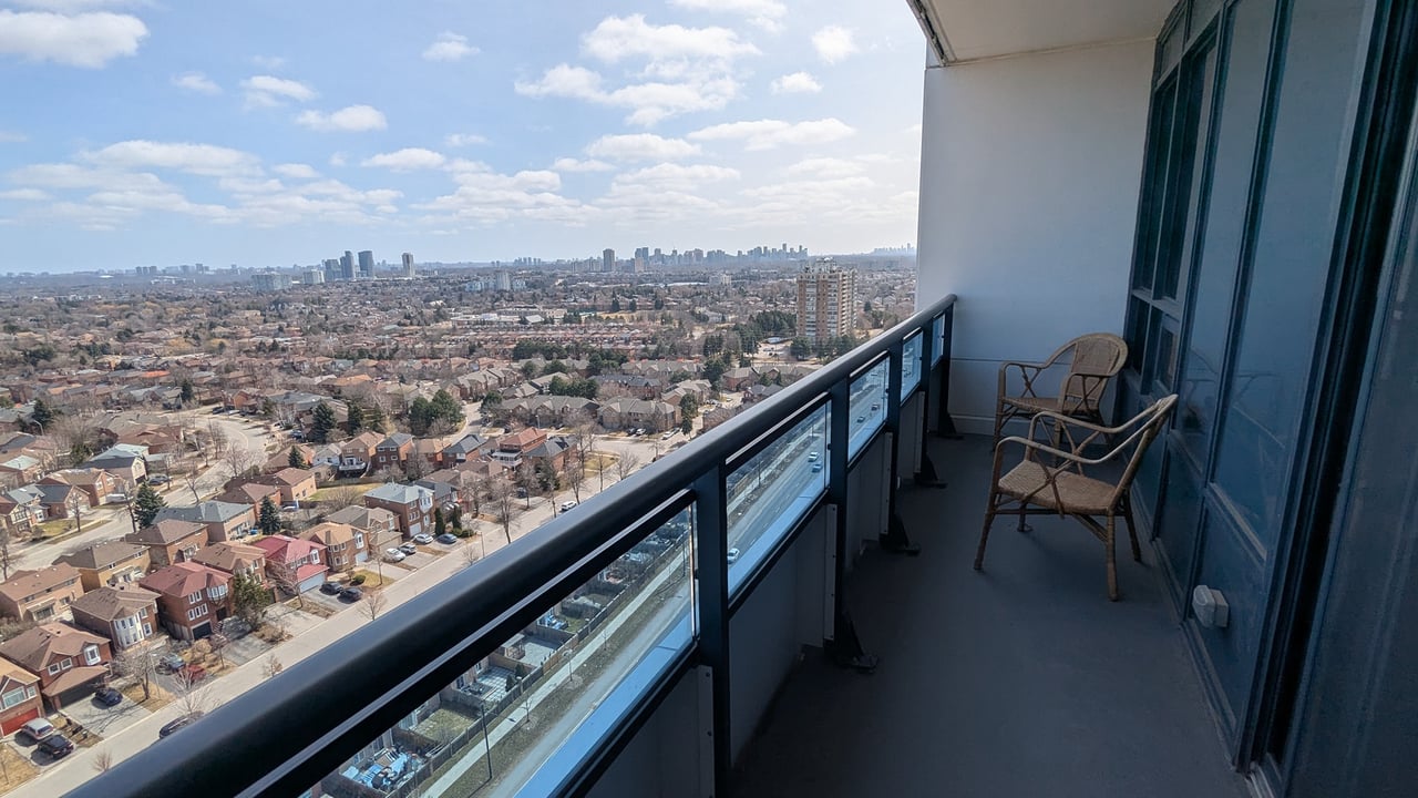 7890 Bathurst Street Unit: 2103