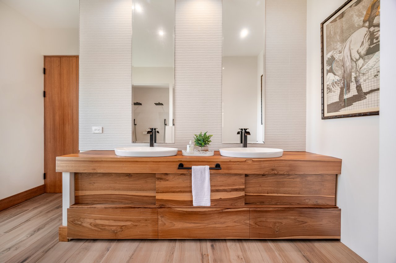 Casa Canto del Agua | Luxury 7-Bedroom Villa with Two Guest Apartments in Hacienda Pinilla’s Reserva de Golf