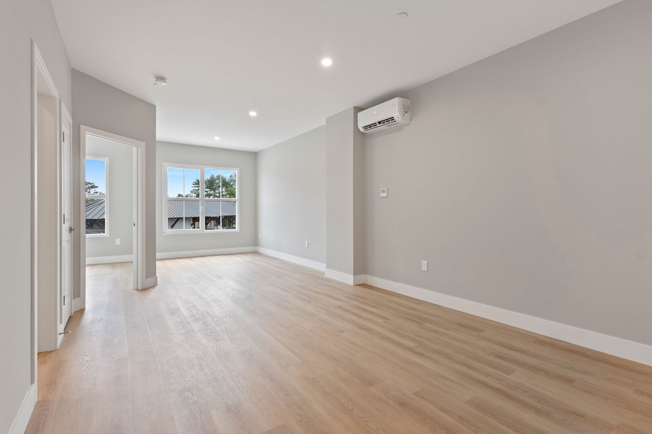 298 Main Street, 2F