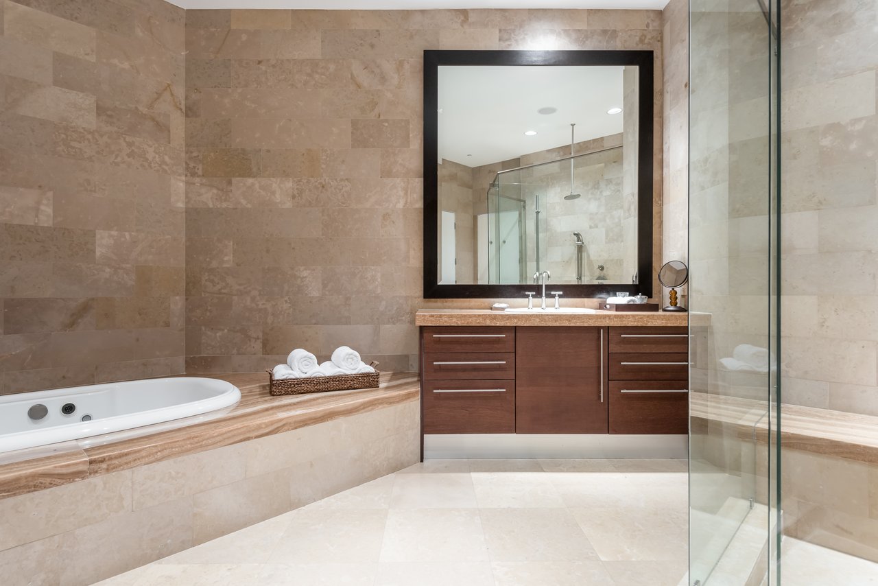 5959 Collins Ave Unit: PH2007, Miami Beach, FL 33140