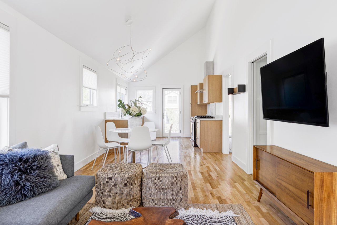 Pine St Cottage