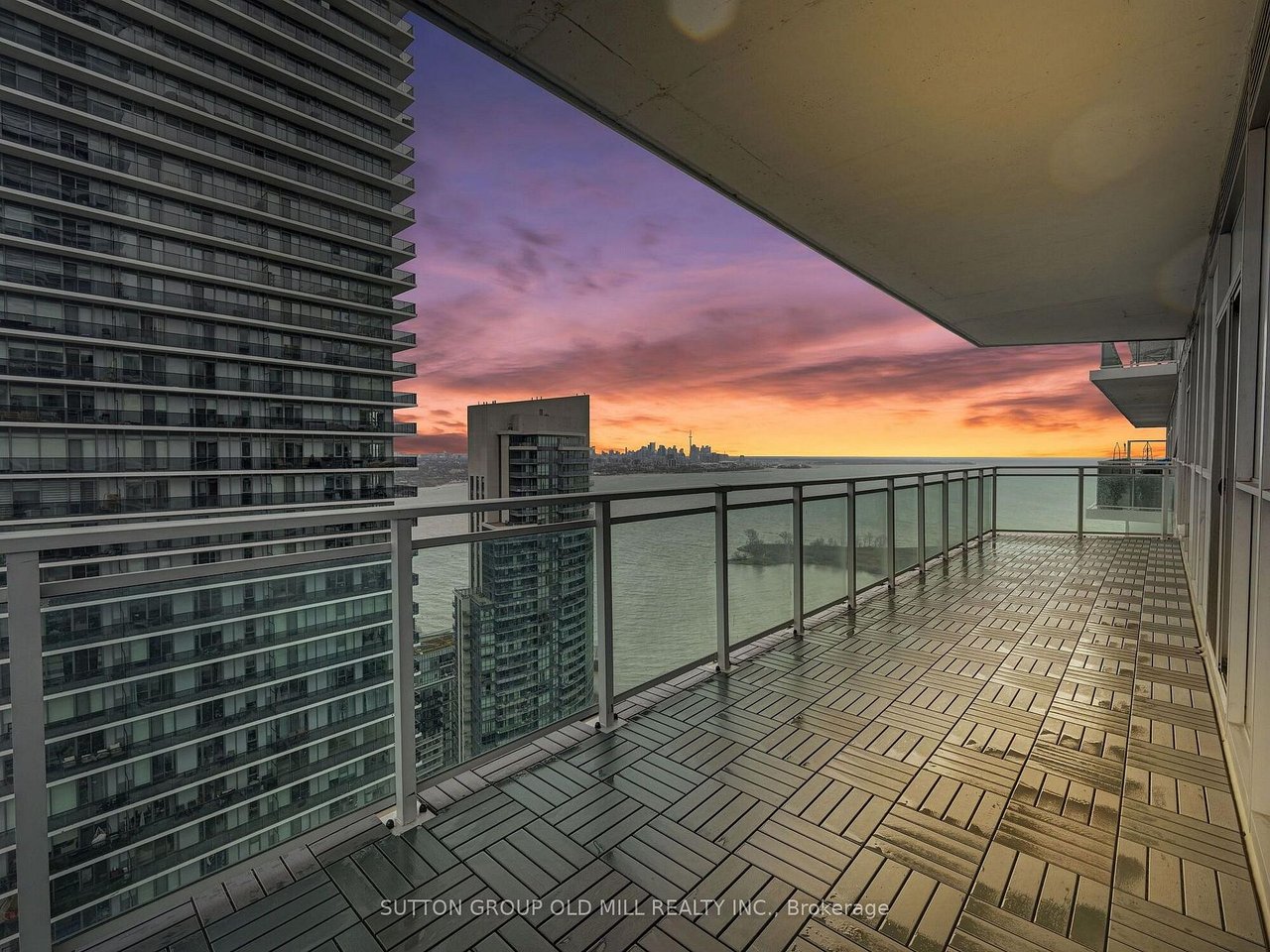 RESIDENCE WITH THE VIEWS 