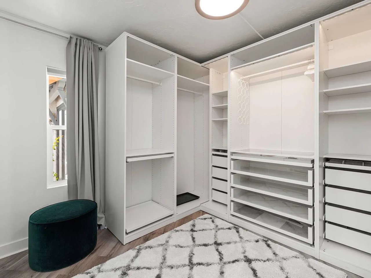 8823 Betty Way, West Hollywood 