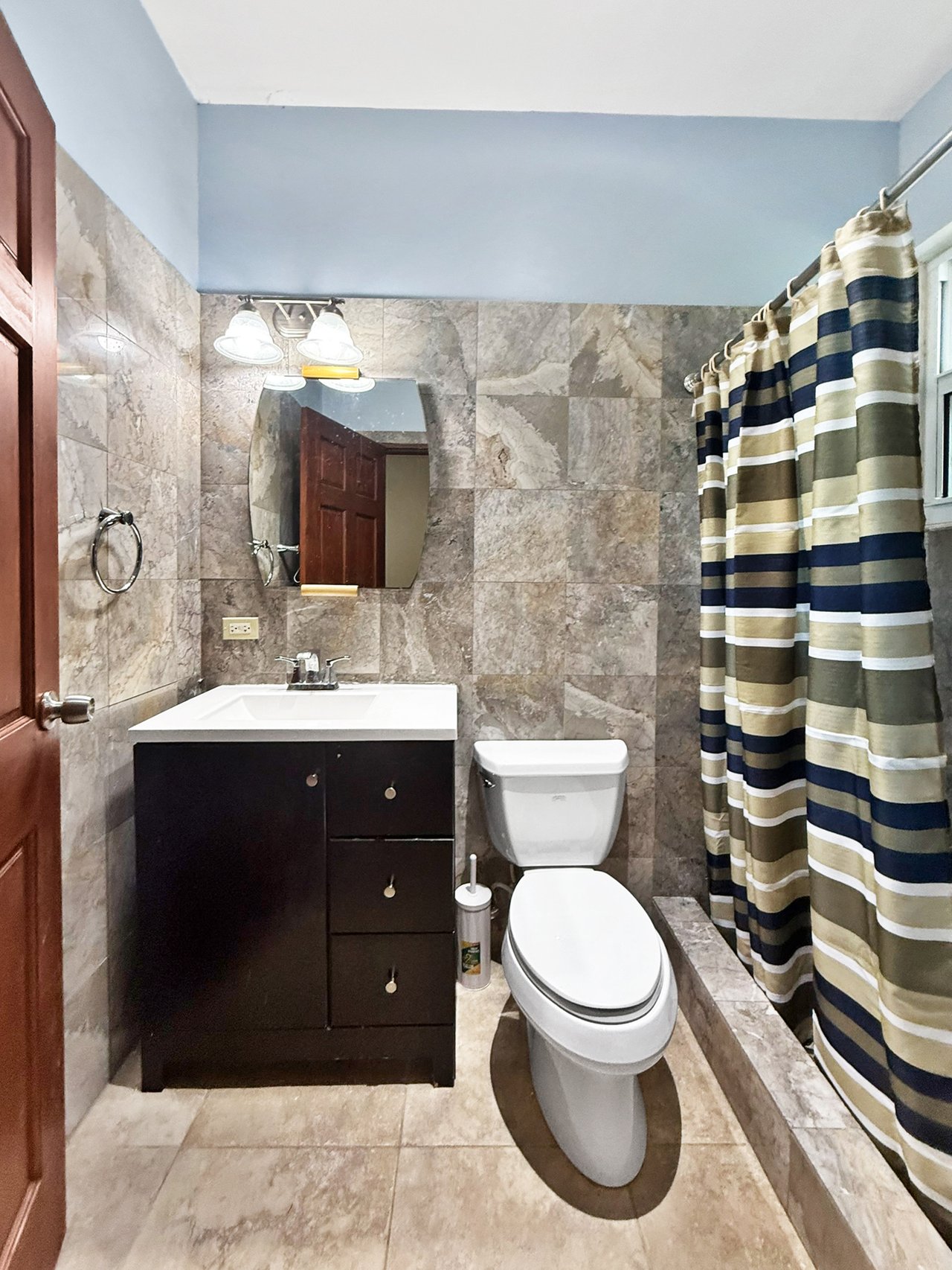 1039 Spooners Estate 3 Bedroom Apartment
