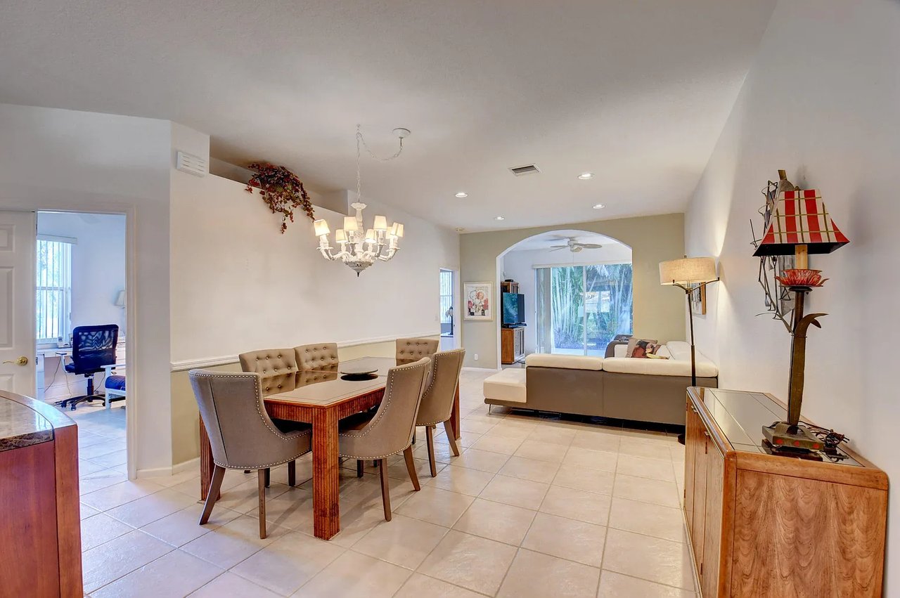 9720 S Crescent View Drive S