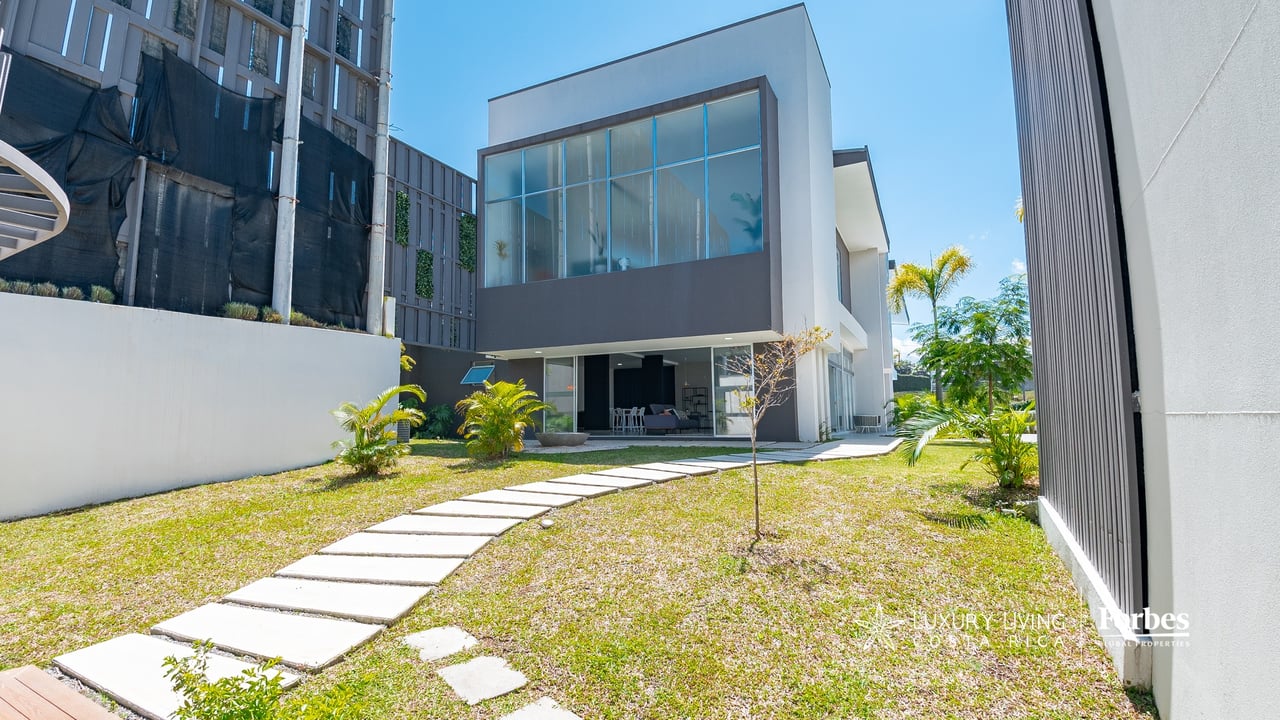 21565 - Corner house with 3 furnished bedrooms, a patio, in Cariari