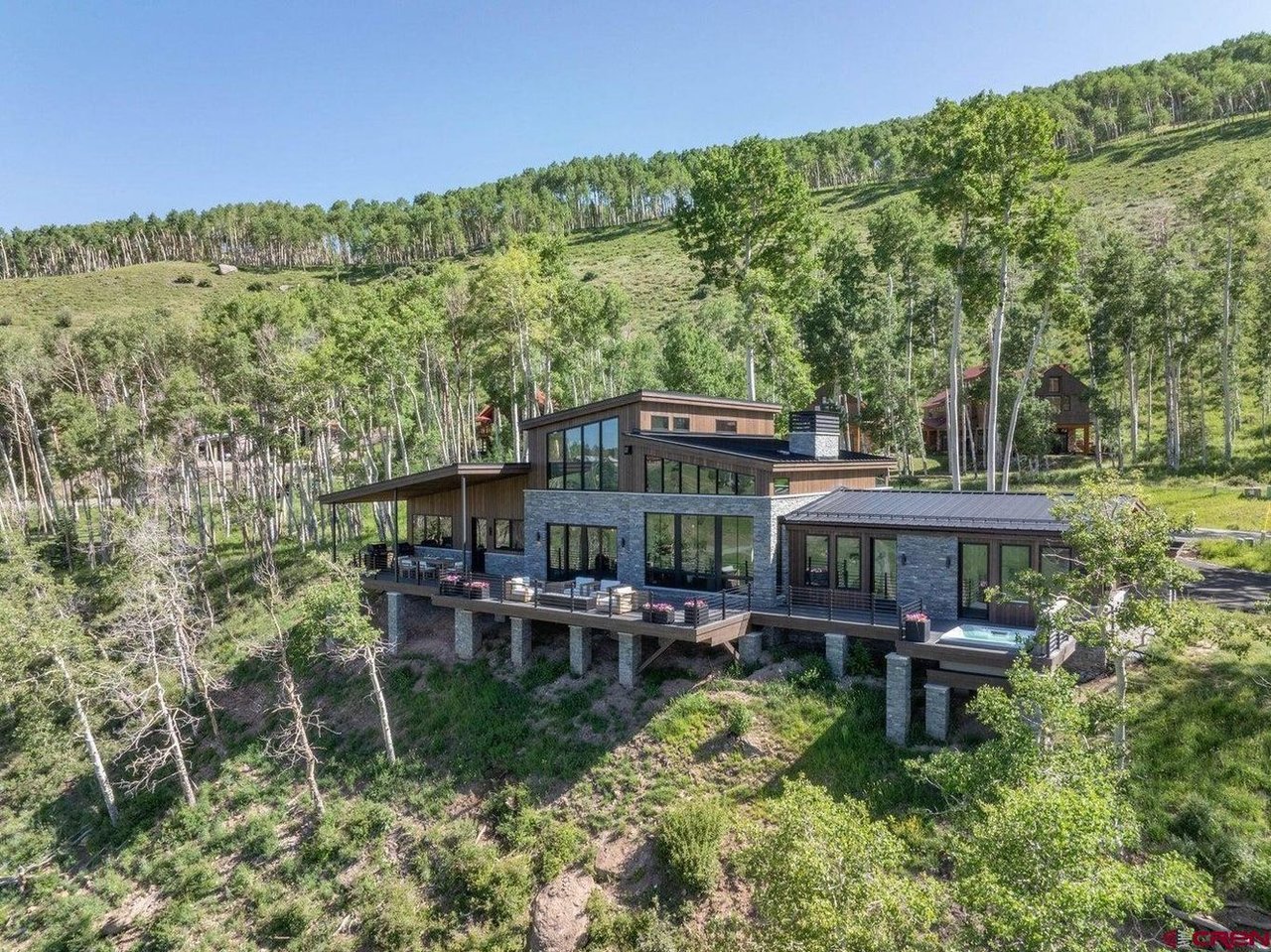 216 E Serapio Dr