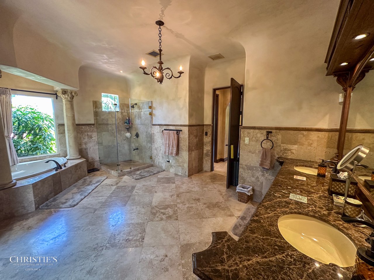 Golf-Front Tuscan-Style Estate – Villa Tuscana