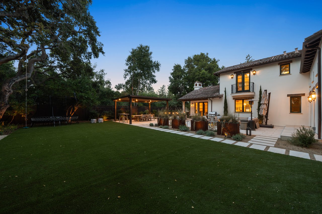 893 Laverne WAY