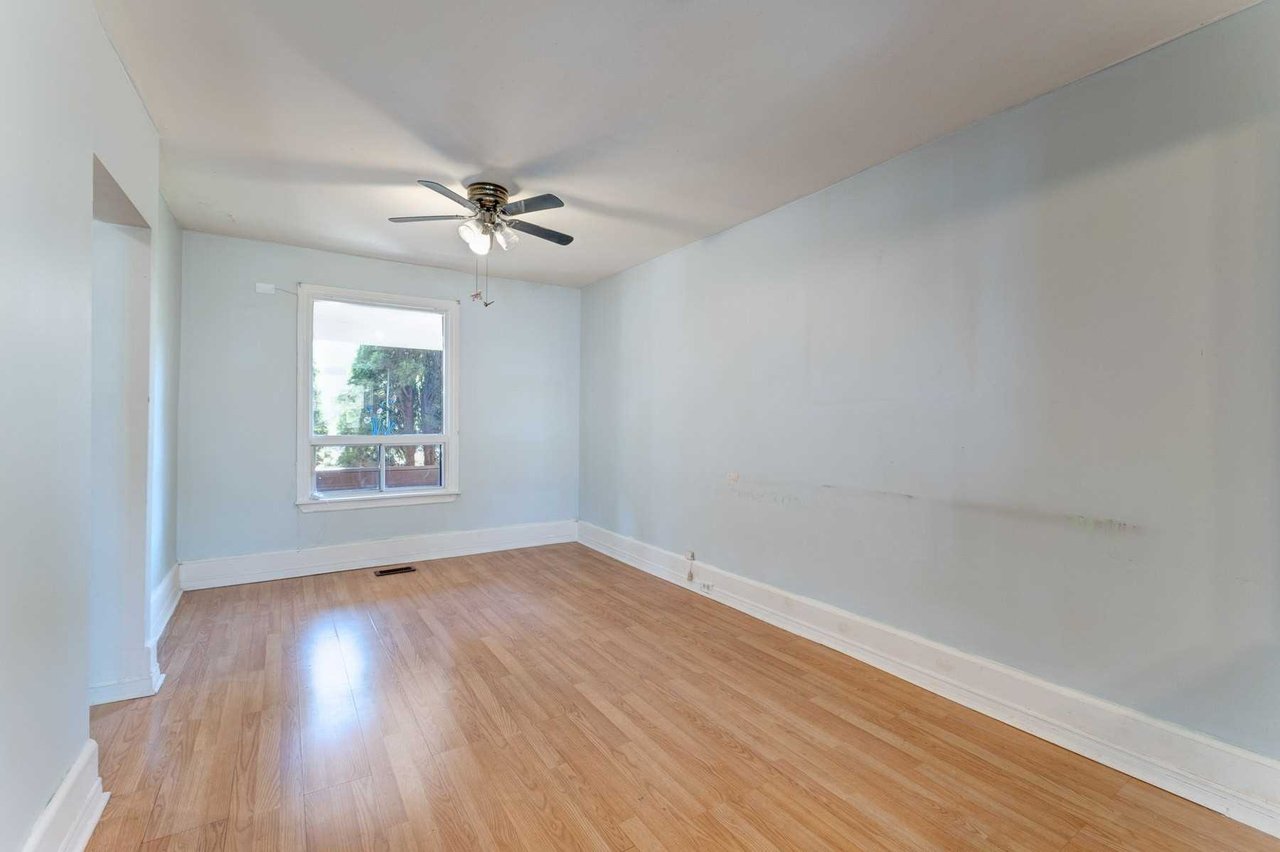 16 Rosevear Ave