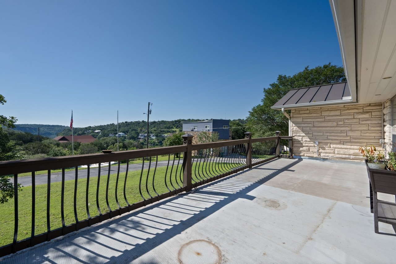 401 Crestview Drive and 309 Cliff Circle