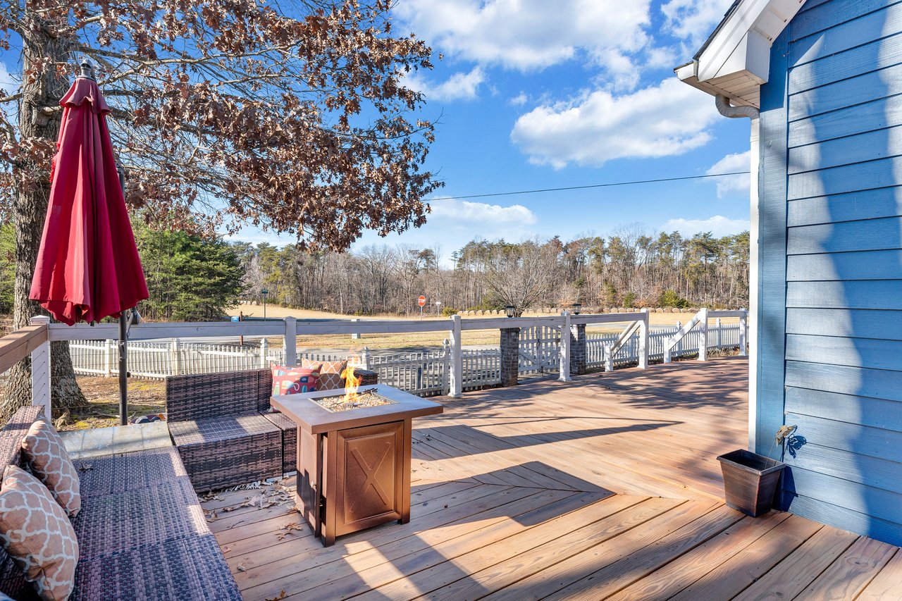 100 Sandpiper DR