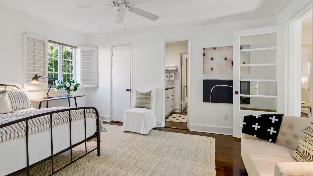 King-size Chic at the Historic Barbour House