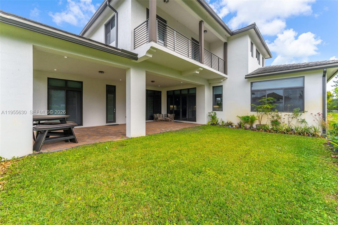 4950-sw-158-avenue-southwest-ranches-fl-home-for-sale-backyard-2