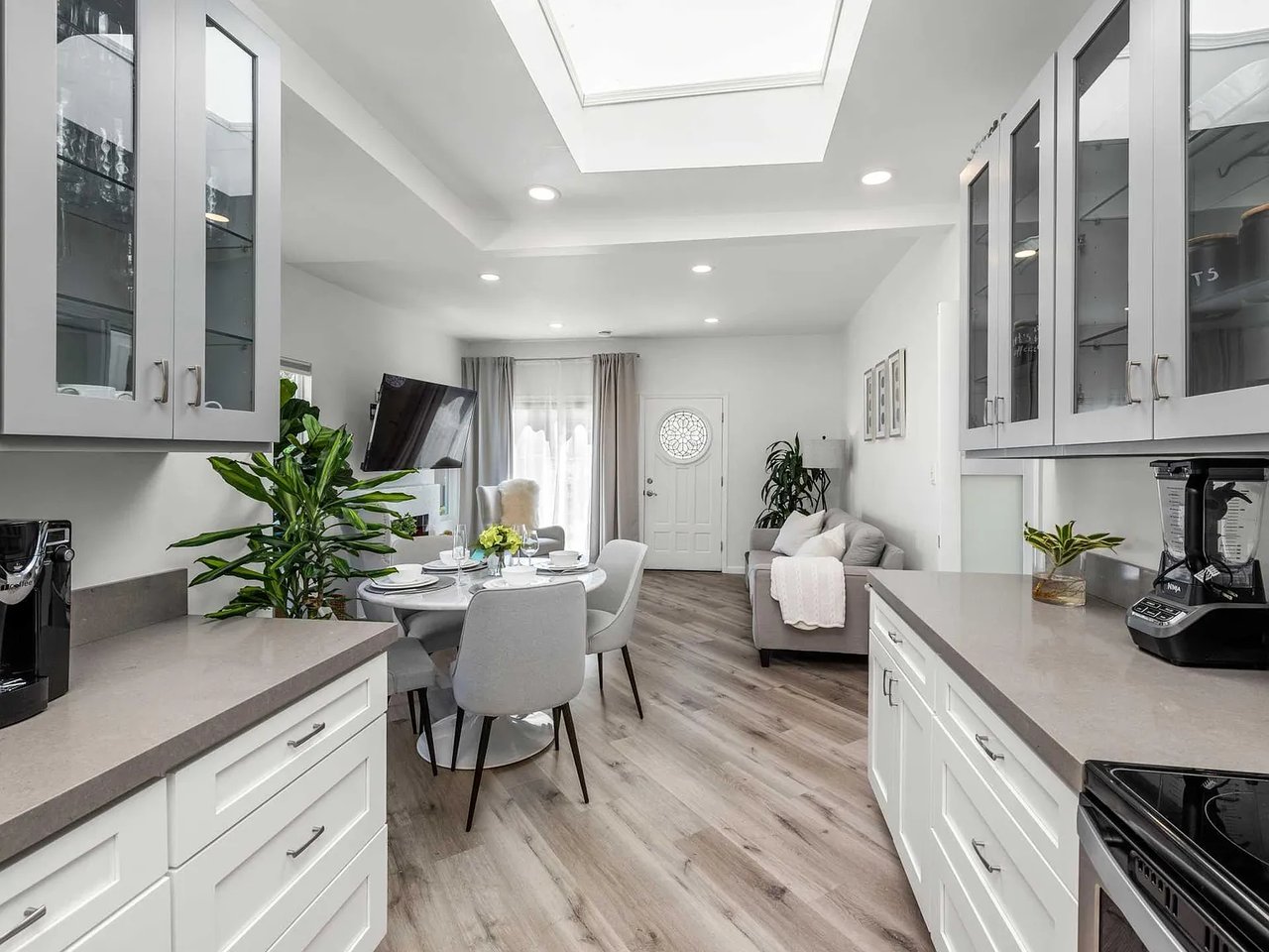 8823 Betty Way, West Hollywood 