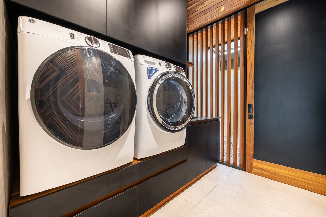 Casa Uchuva | Architectural Harmony of Wood, Stone, and Light