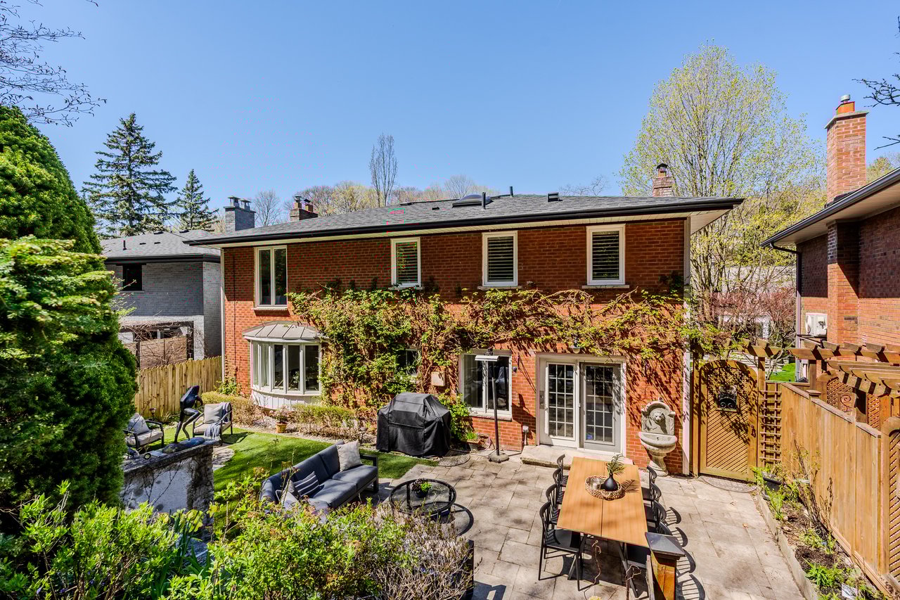 31 Fallingbrook Dr
