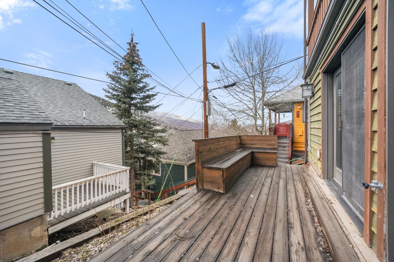 361 Ontario Ave