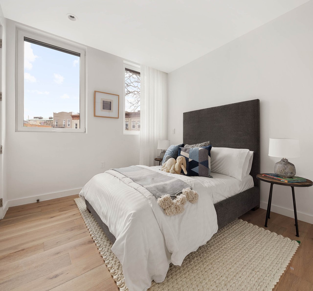 128 WOODPOINT Road 3