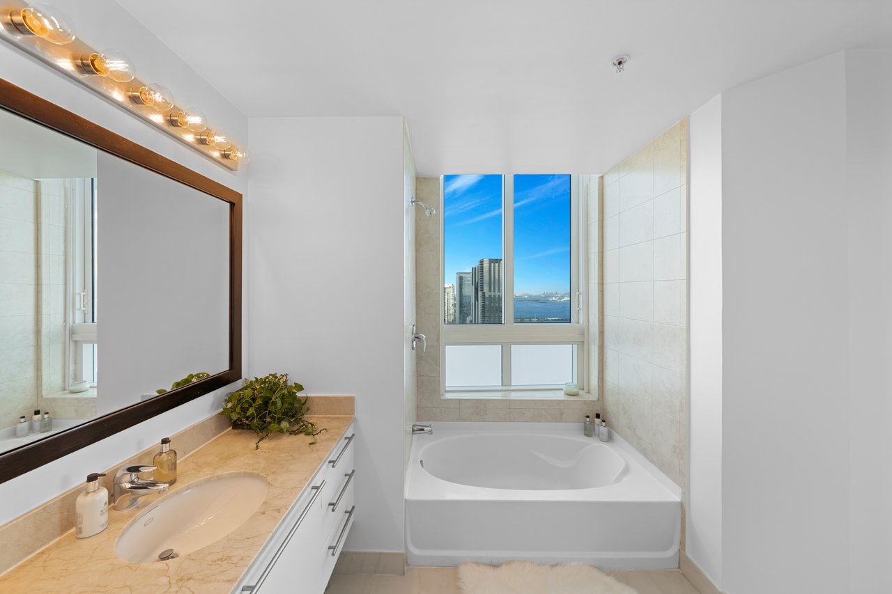 Quantum on the Bay Penthouse 4902