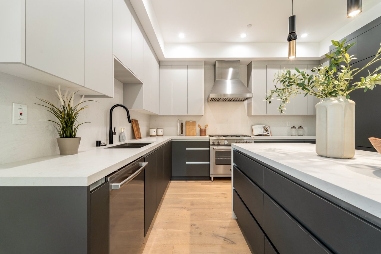 350 Mount Carmel Dr, Glendale 