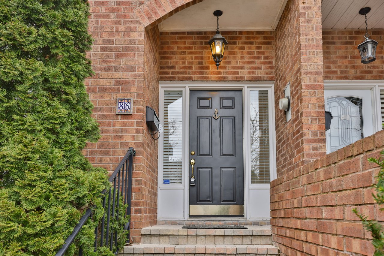 86 Forsythe Street, Oakville