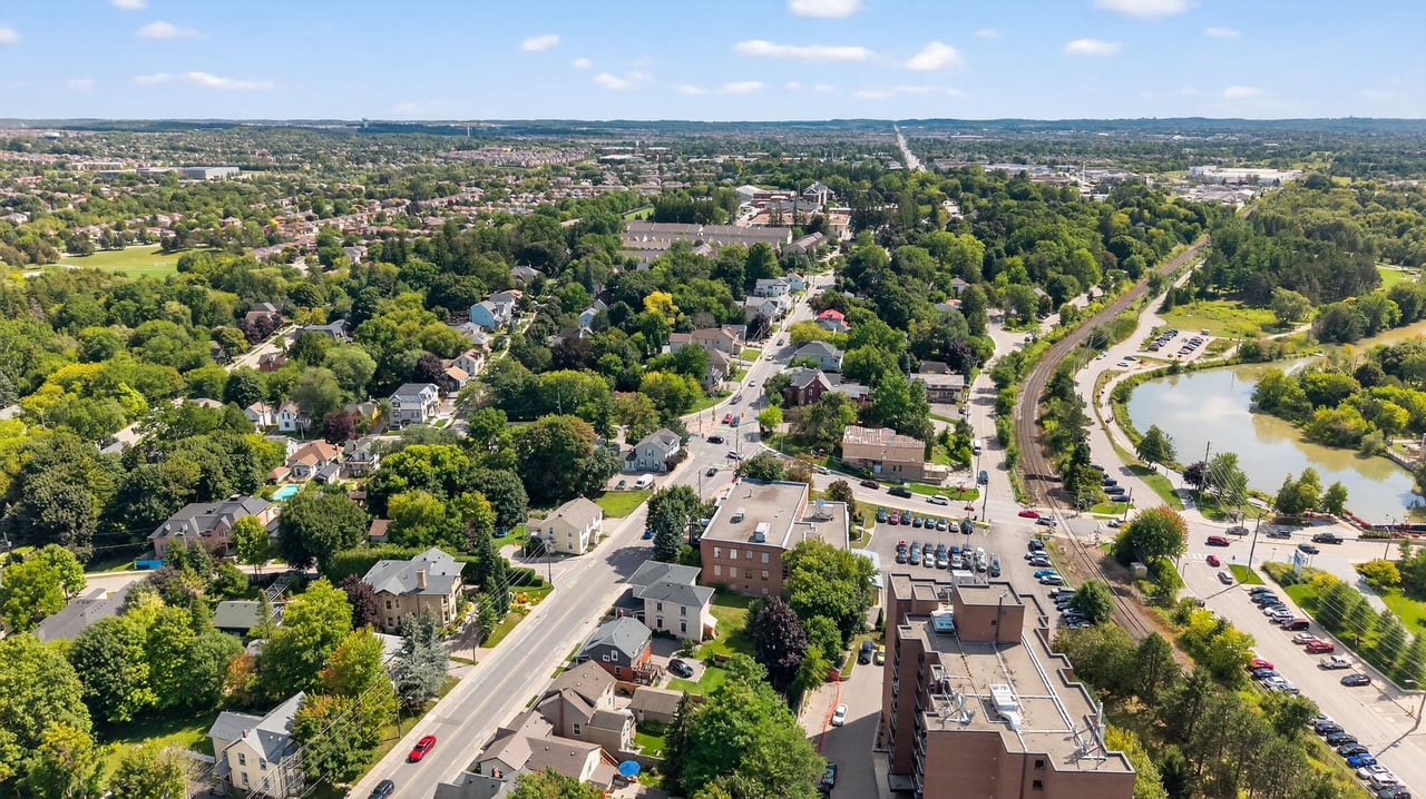 318 - 543 Timothy St, Newmarket