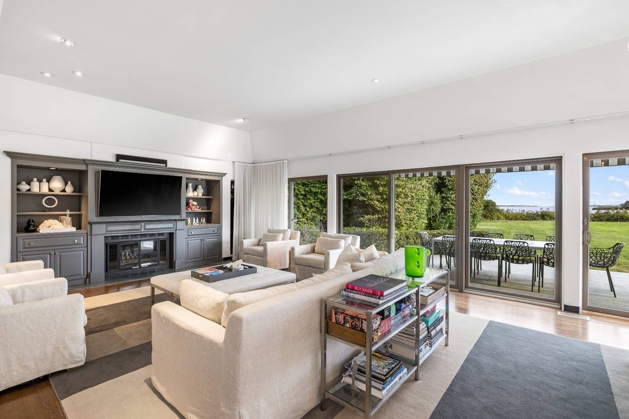 7 Cove Point Court