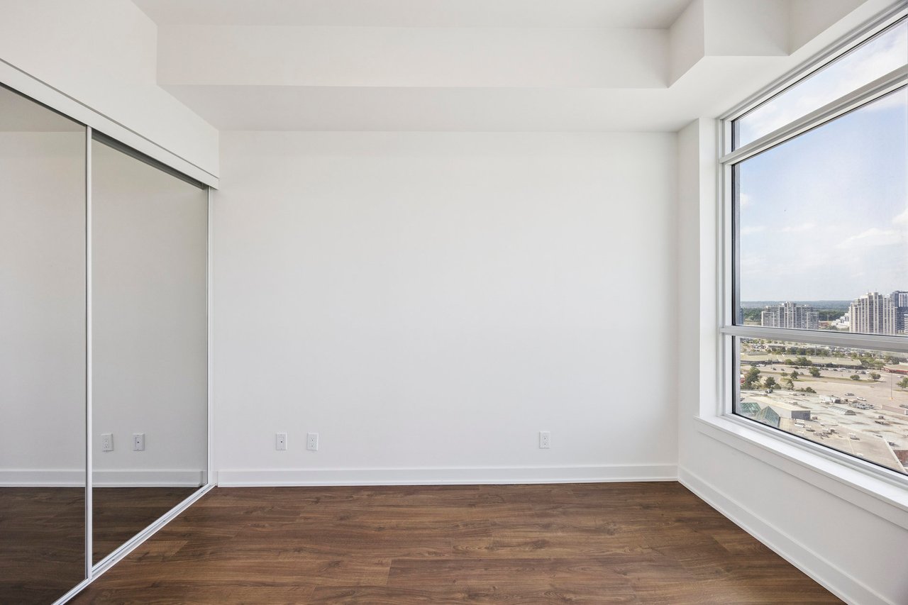 50 Upper Mall Way #2109