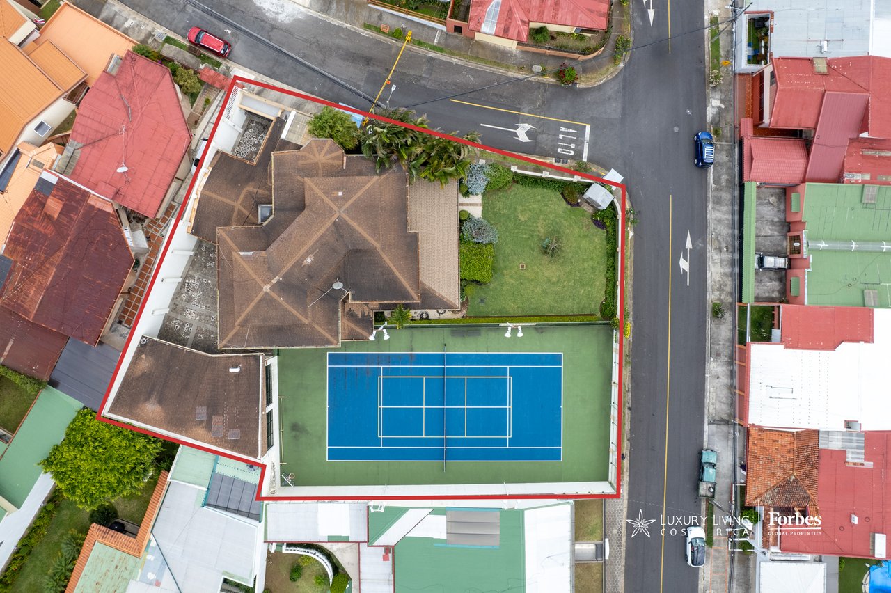 21560 - Casa Grand Court | Residence with Tennis Court in Moravia