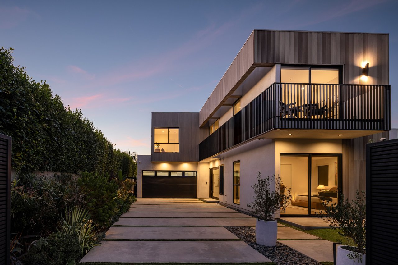 12851 Bonaparte Ave Los Angeles CA
