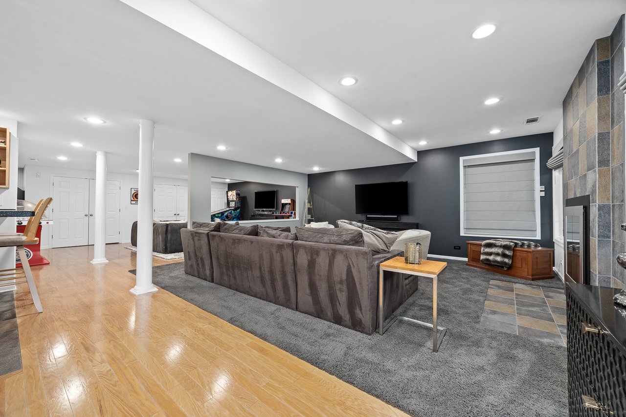 1950 Elmore Ave, Downers Grove