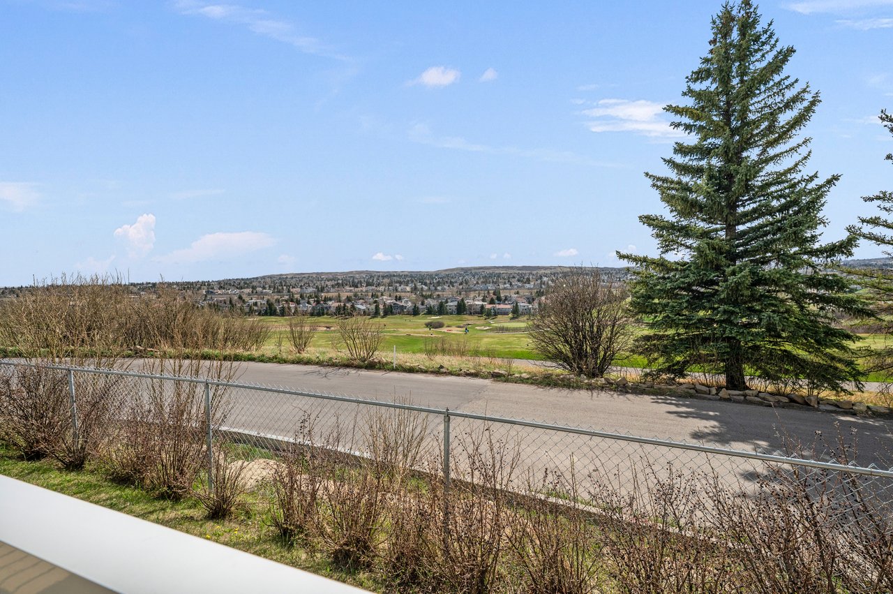 139 Country Hills Gardens NW