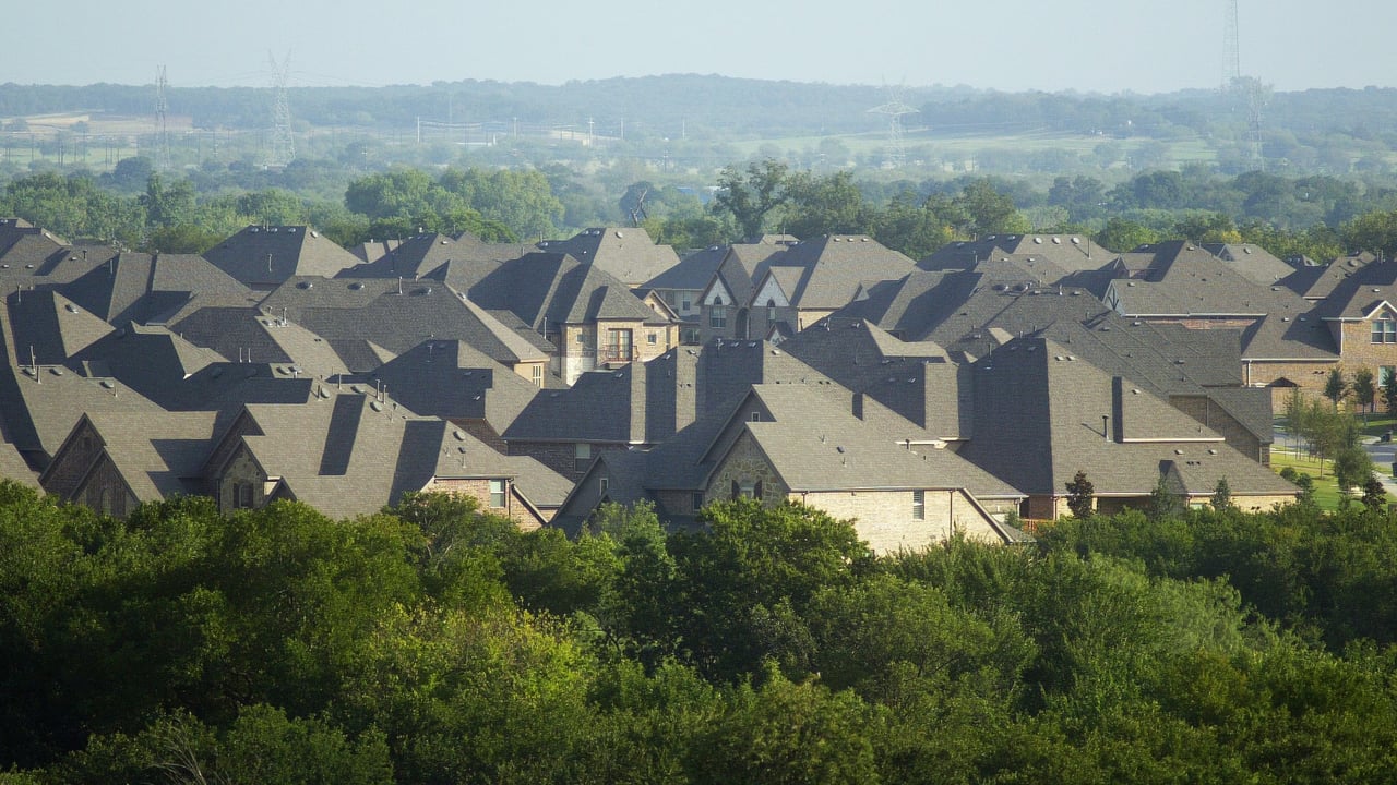 Nearly 87% of DFW homes lost value this year, Zillow study finds