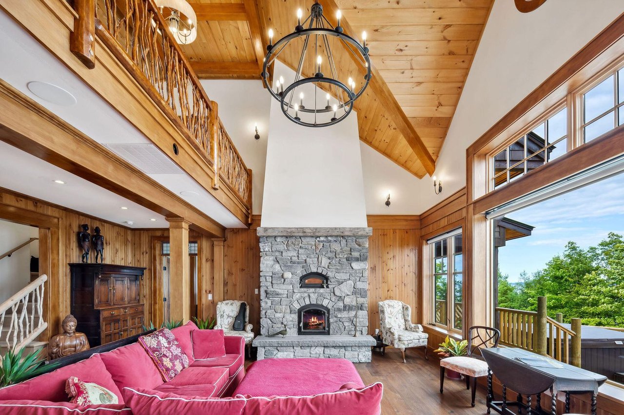 2226 Lake Shore Road