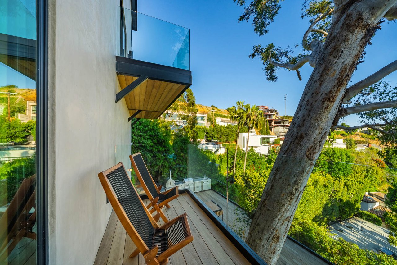 Hollywood Haven ⛰️