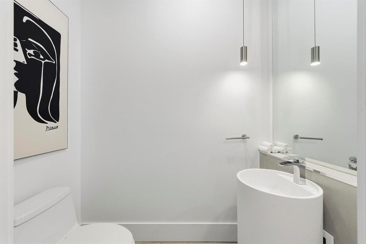 2557 Seminole Circle