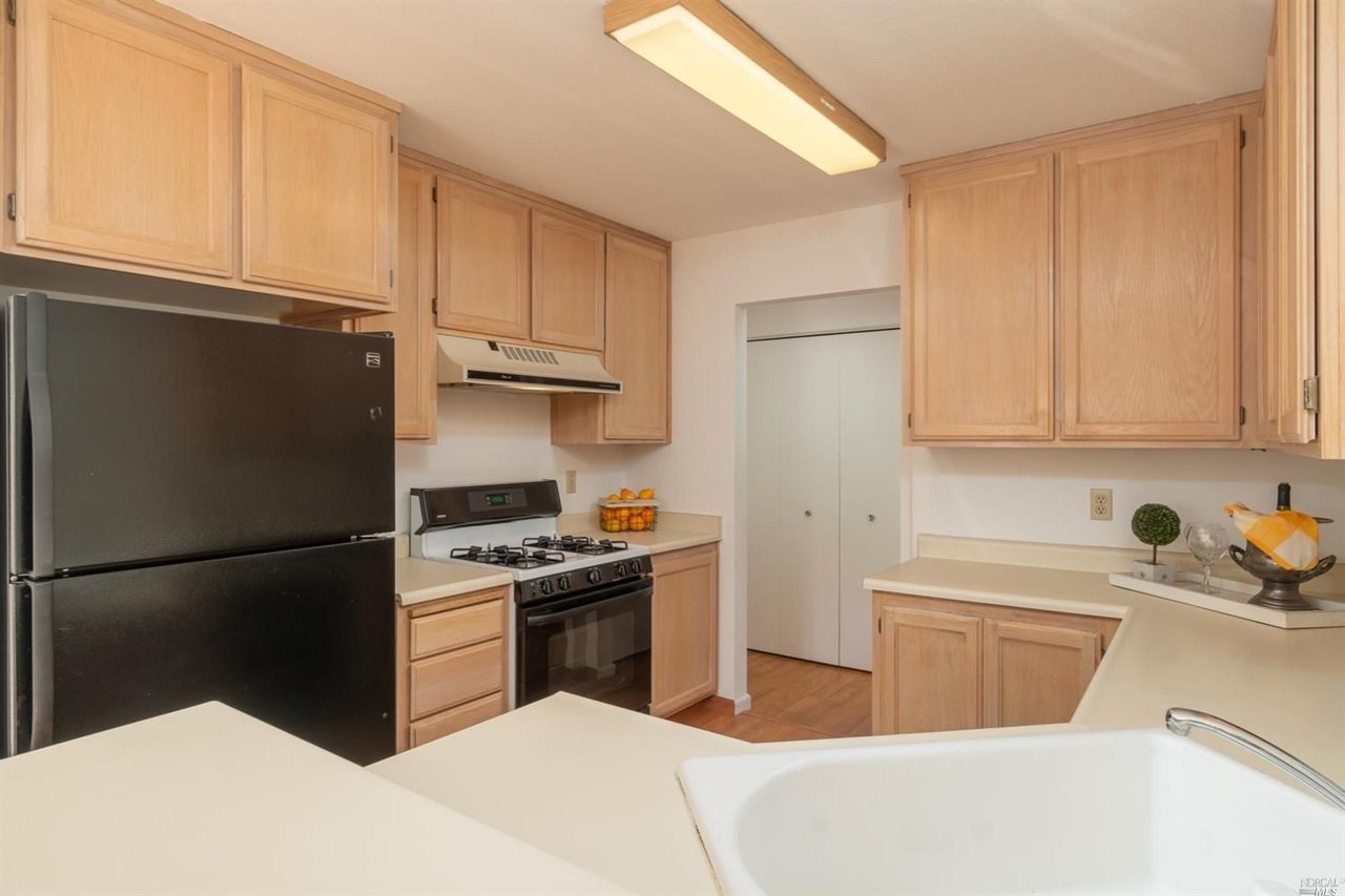 17 Cedarwood Ln