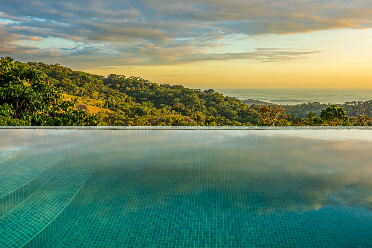 Amazing San Josecito with Full Whale’s Tail & Sunset View 