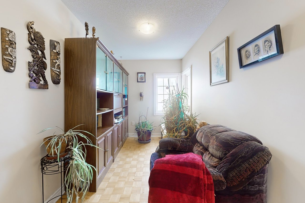 189 Humberland Dr